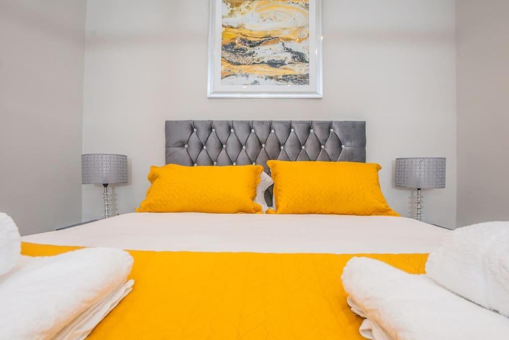 Langston House: 2 Bed, 2 Bath Luxury Apartment Hedgerley Eksteriør bilde