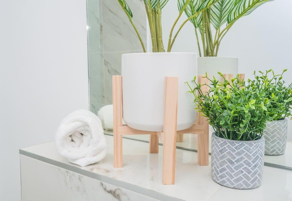Langston House: 2 Bed, 2 Bath Luxury Apartment Hedgerley Eksteriør bilde