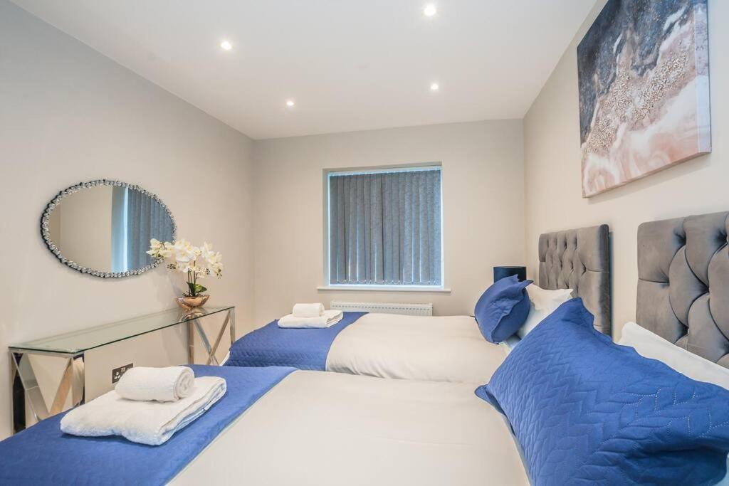 Langston House: 2 Bed, 2 Bath Luxury Apartment Hedgerley Eksteriør bilde